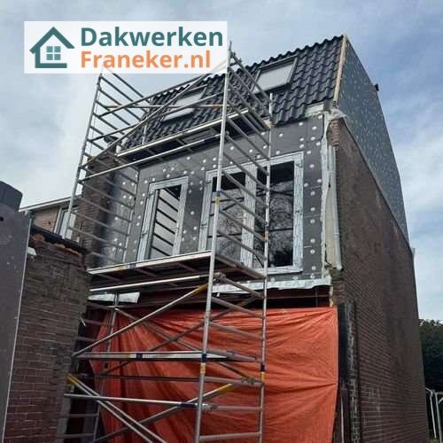 Een hellend dak met dakisolatie Een hellend dak met dakisolatie